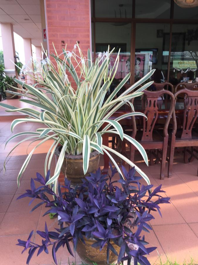 Poon Suk Hotel Kabin Buri Exteriör bild