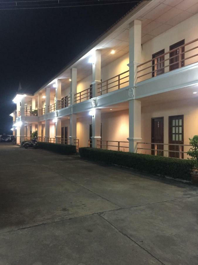 Poon Suk Hotel Kabin Buri Exteriör bild