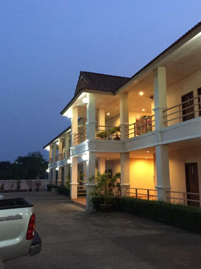 Poon Suk Hotel Kabin Buri Exteriör bild