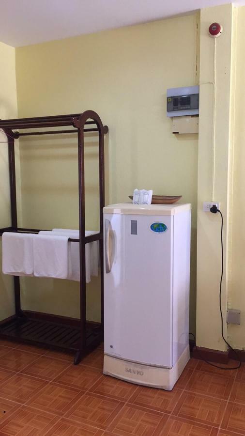 Poon Suk Hotel Kabin Buri Exteriör bild